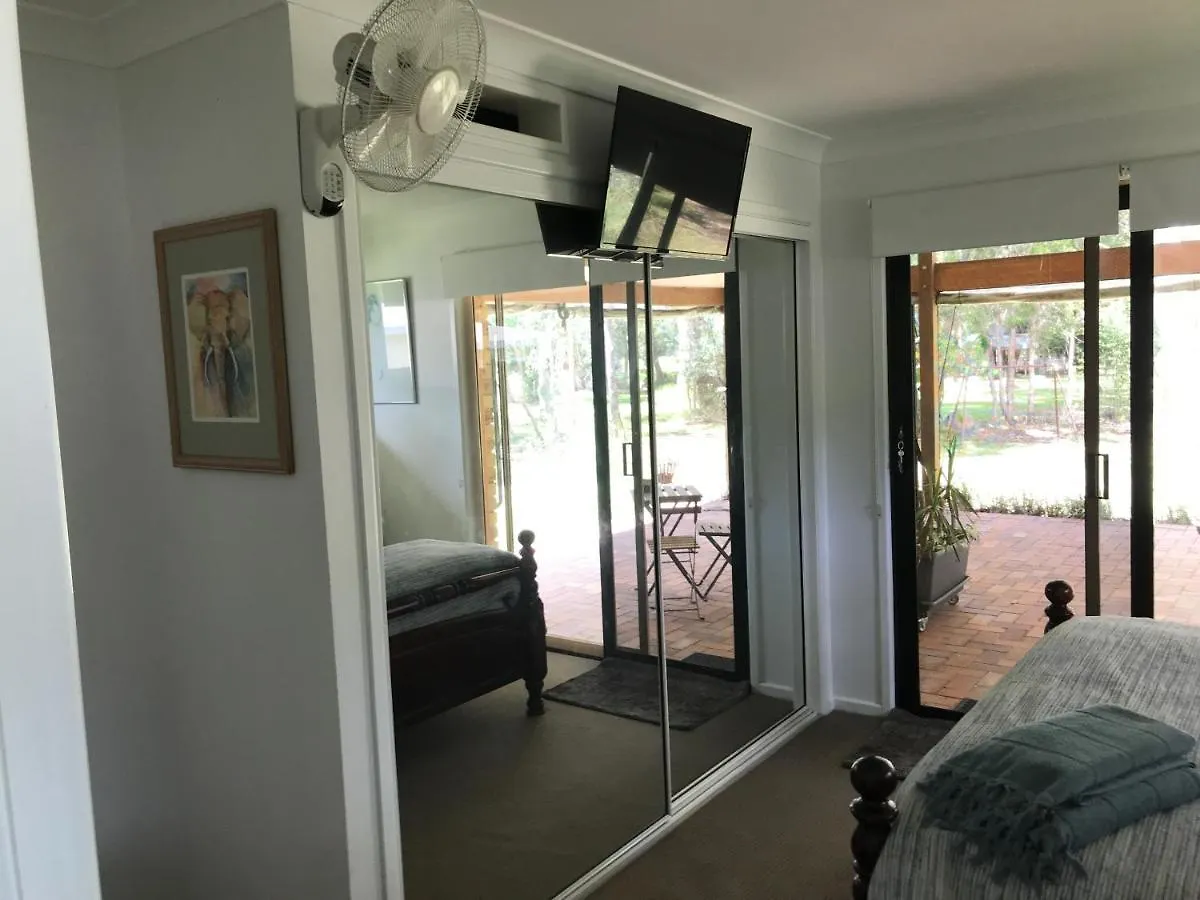 Noosa Lake Weyba Weyba Downs Bed & Breakfast